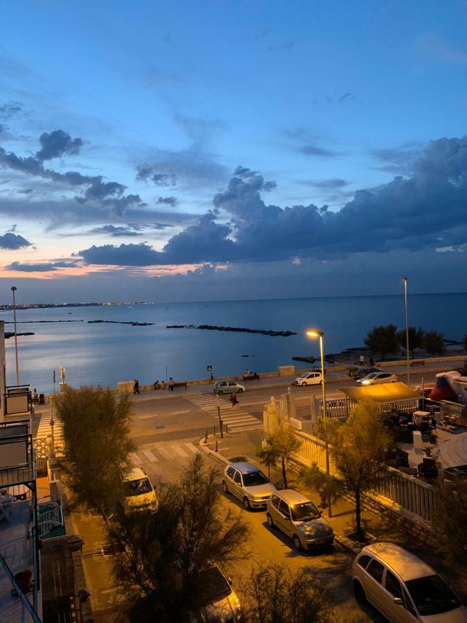 skandivi Lägenhet Bari Exteriör bild